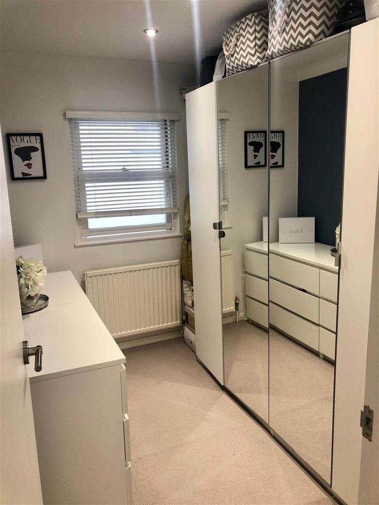 Bed furn.jpg