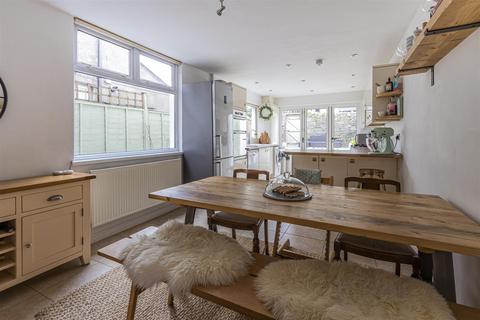 37 Amesbury Road, Cardiff, CF23 5DW