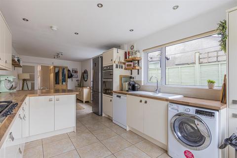 37 Amesbury Road, Cardiff, CF23 5DW