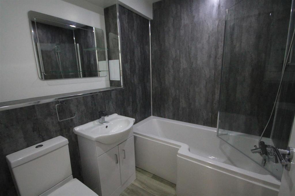 Great Gates, Westgate Road, Auckland 2 bed apartment £550 pcm
