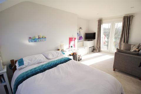 29 Stane Way, Epsom, KT17 1PN