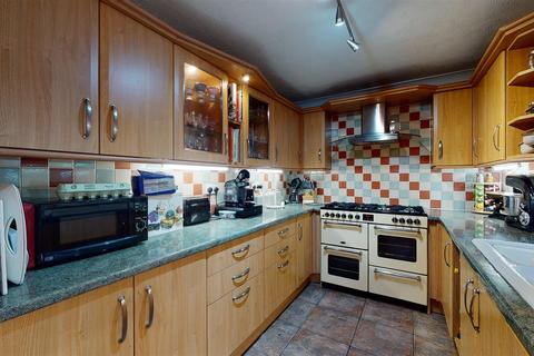 10 Whatmer Close, Sturry, Canterbury, CT2 0JJ