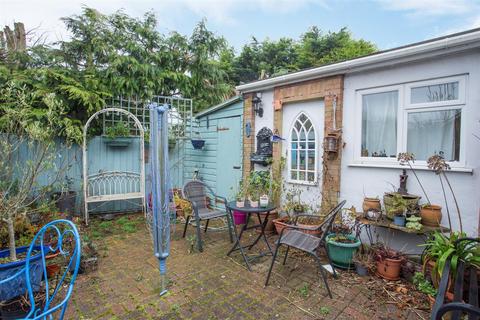 10 Whatmer Close, Sturry, Canterbury, CT2 0JJ