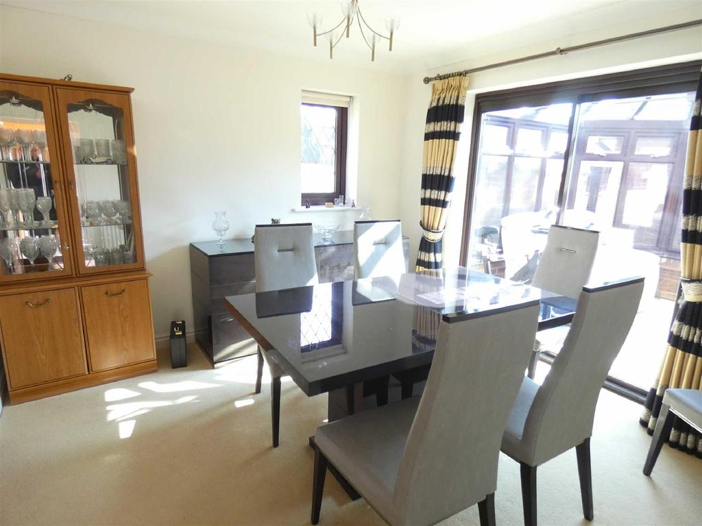 Byron Close, Cheadle, Stoke On Trent 4 bed detached house £395,000