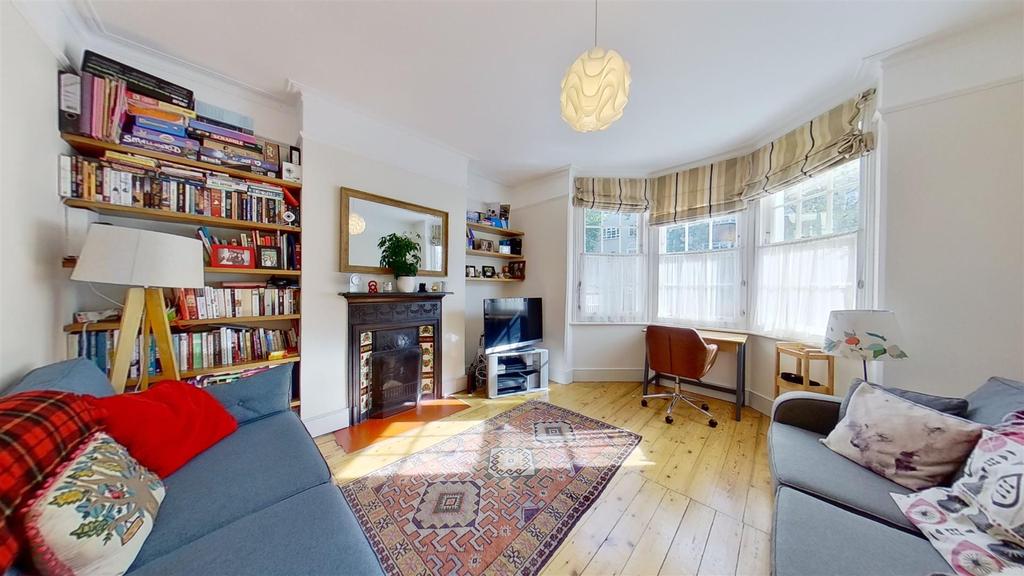 Burntwood-Lane-Earlsfield-SW18-10112021 195731.jpg