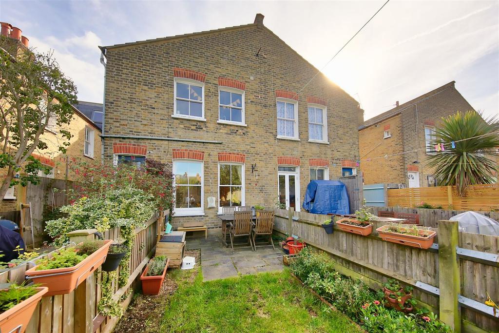 81 burntwood lane image3 17598 4.jpg