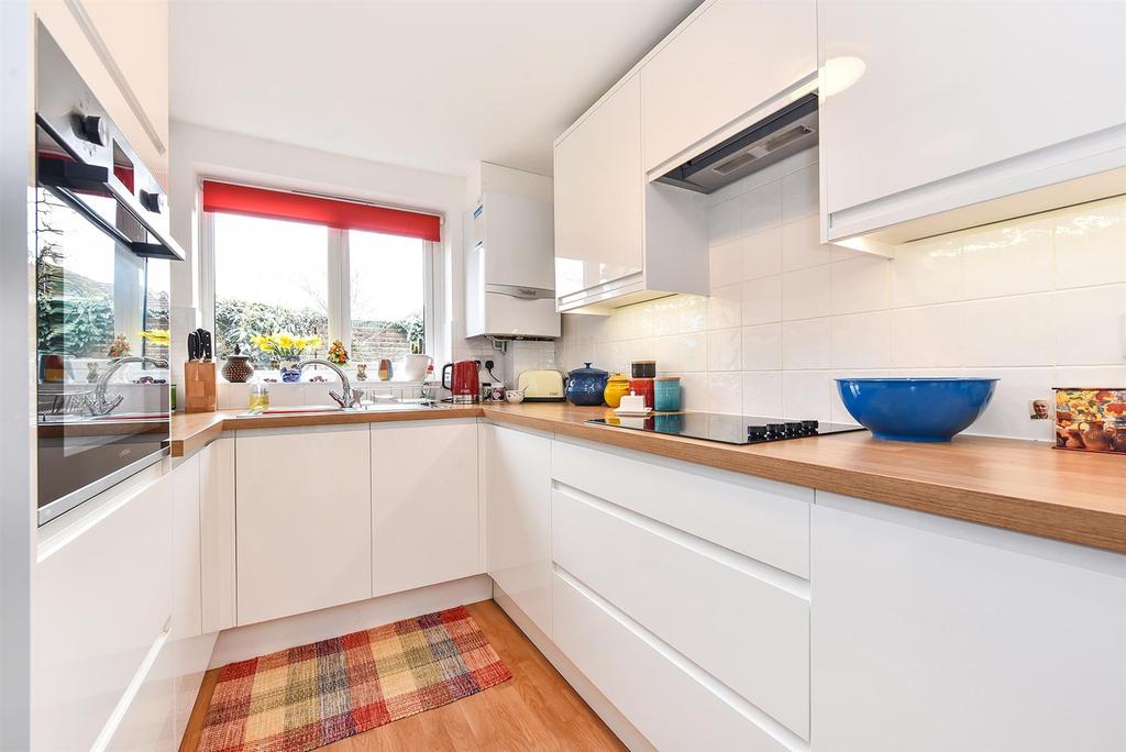 Carters Meadow, Charlton, Andover 2 bed retirement property £240,000