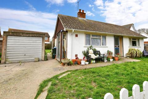 2 bedroom detached bungalow for sale - Tilden Close, Ashford, Kent