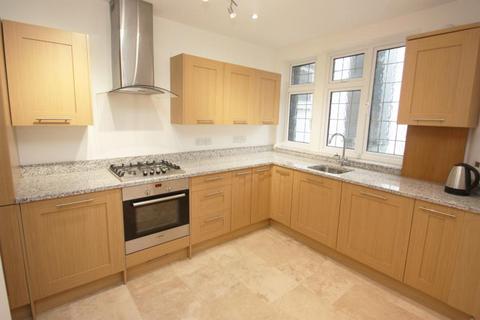 1 bedroom flat to rent, Station Approach, W Byfleet, KT14 6NF