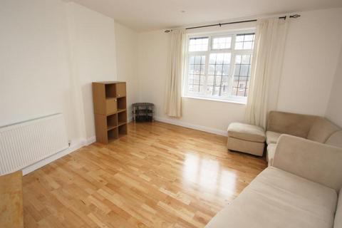 1 bedroom flat to rent, Station Approach, W Byfleet, KT14 6NF