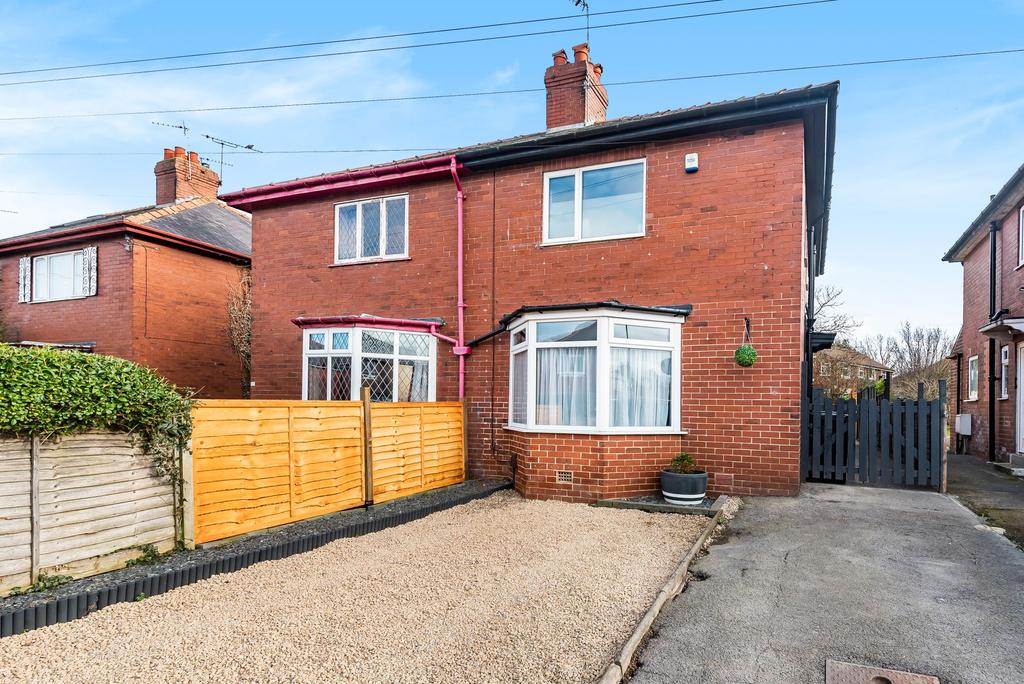 St. Johns Crescent, Harrogate, HG1 3 bed semidetached house £270,000