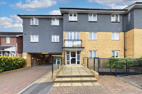 1 bedroom apartment for sale - The Shires, Bowes Road, Staines-upon-Thames, Surrey, TW18