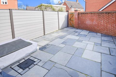 11 Dunford Close, Amesbury, Salisbury, SP4 7FW