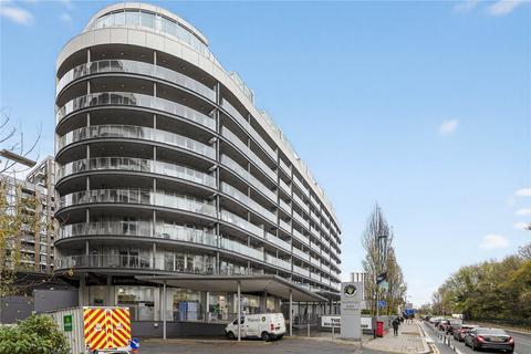 3 bedroom apartment to rent, Queenstown Road, London, SW11