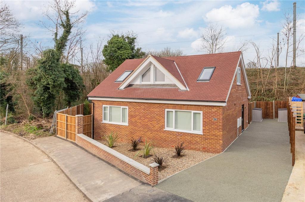 Mile House Close, St. Albans 2 bed detached house £600,000