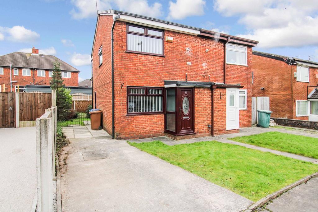Willow Avenue, Middleton, M24 2 bed semidetached house £165,000
