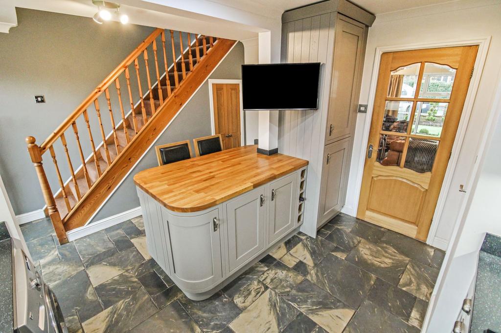 Woodlands Road, Milnrow, OL16 4 bed semidetached house £249,950