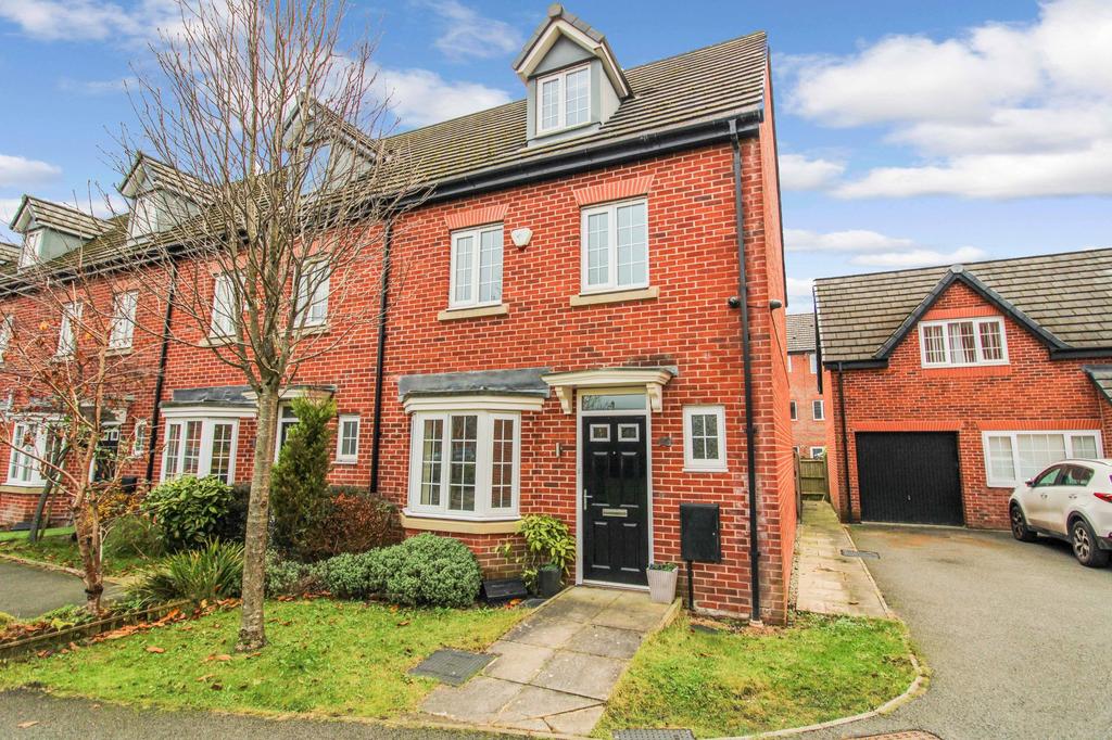 Newbold Hall Gardens, Rochdale, OL16 4 bed terraced house £225,000