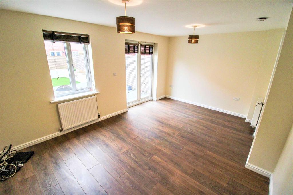 Newbold Hall Gardens, Rochdale, OL16 4 bed terraced house £225,000
