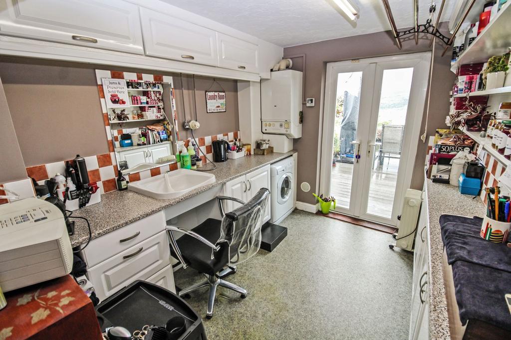 Utility or salon