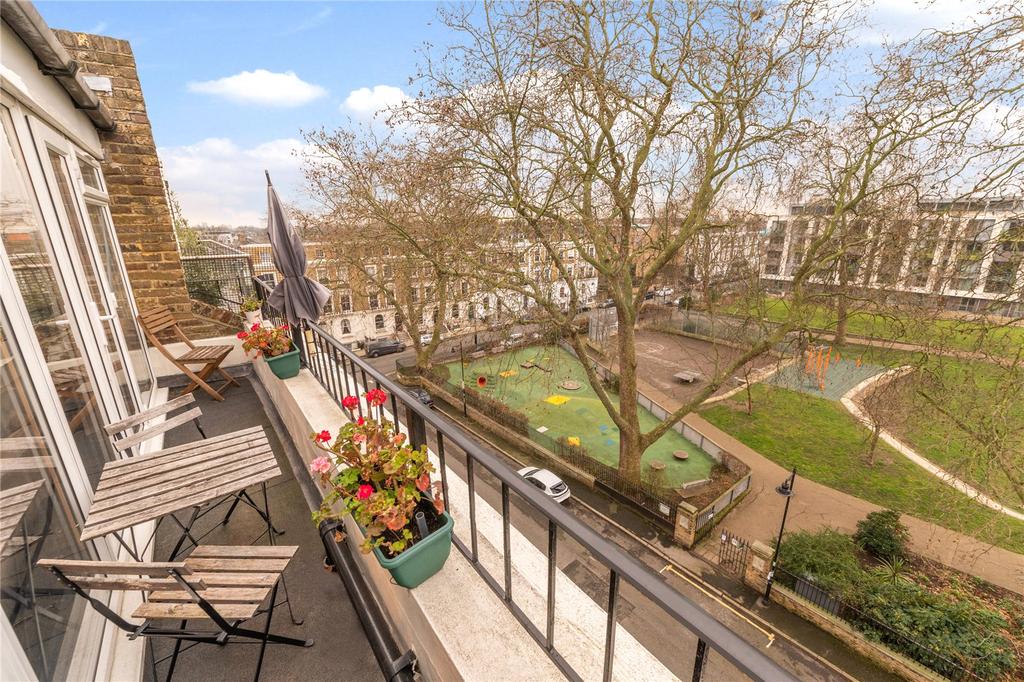 Arundel Square, Islington 4 bed flat for sale £900,000