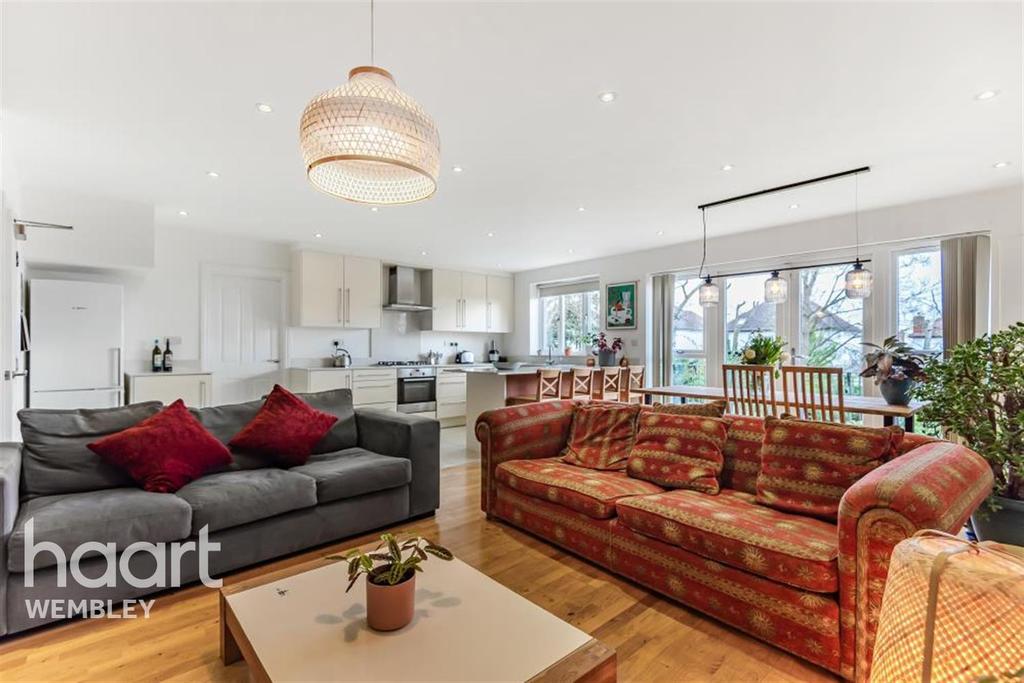 Wickliffe Gardens, HA9 5 bed detached house £3,750 pcm (£865 pw)