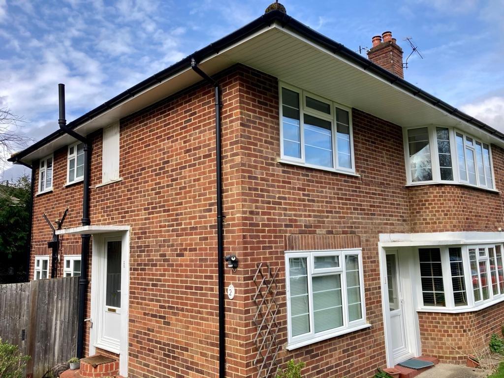 Cavendish Road, Redhill 2 bed £1,300 pcm (£300 pw)