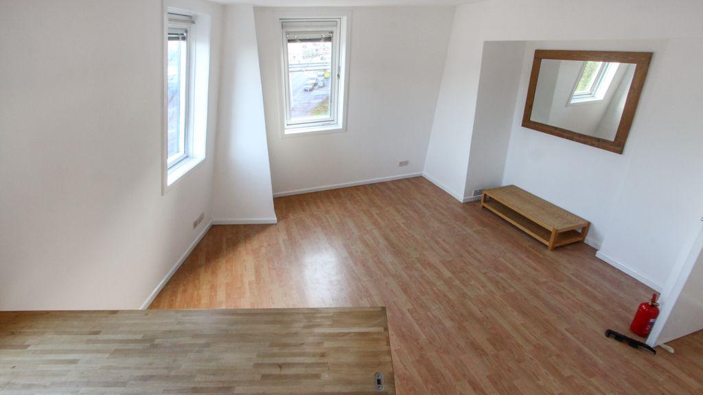 Living / Kitchen area