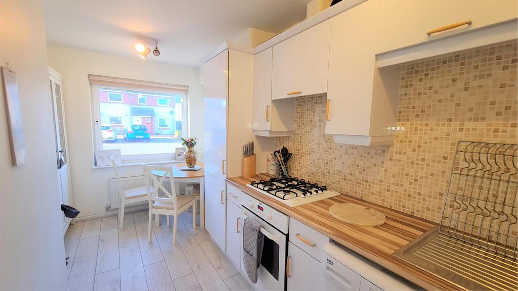 53 Dockers Gardens, ARDROSSAN, KA22 8GB 3 bed terraced house £135,000