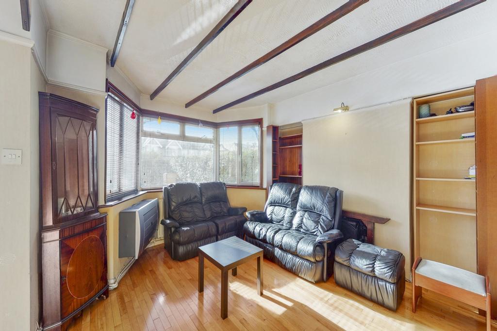 Malvern Avenue, Harrow, Middlesex HA2 5 bed end of terrace house for