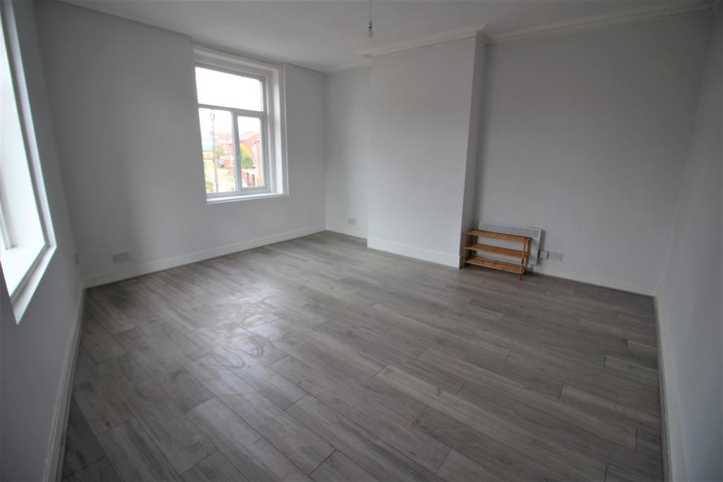 Church Street, Radcliffe, M26 2 bed flat to rent £700 pcm (£162 pw)