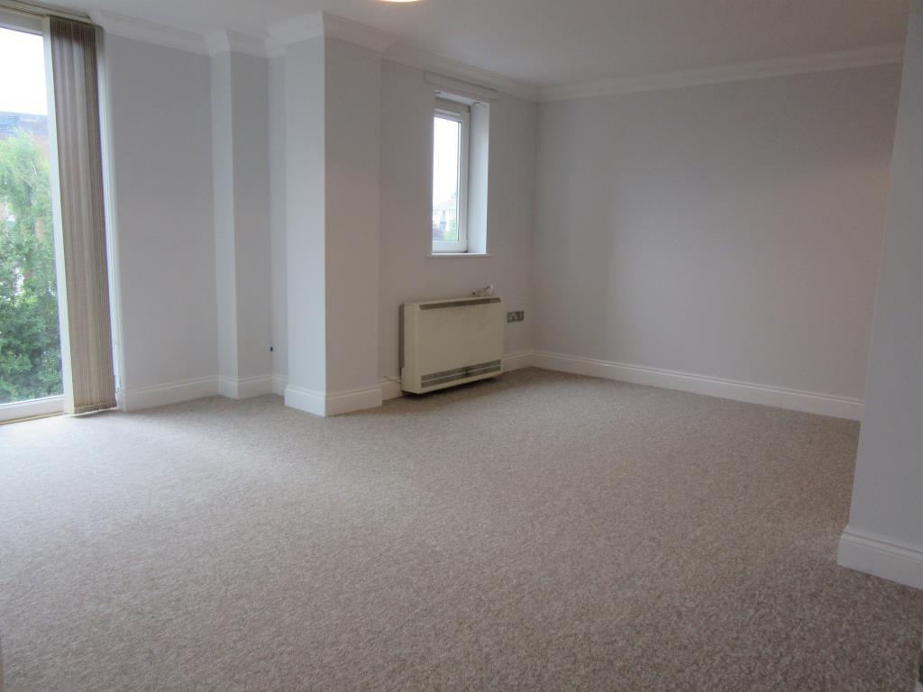 Serpentine Road, Poole 2 bed apartment £1,100 pcm (£254 pw)