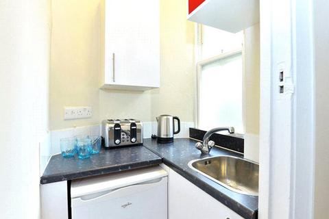 Studio to rent, Hill Street, Mayfair, London, W1J