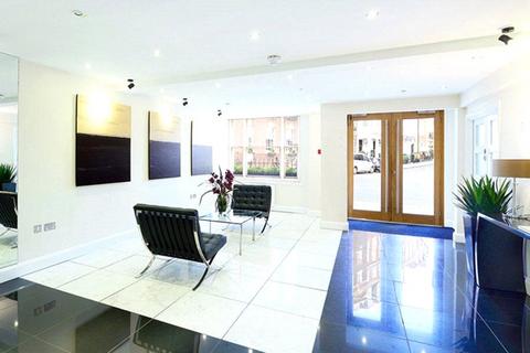 Studio to rent, Hill Street, Mayfair, London, W1J