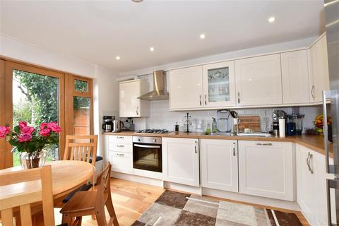 29 Roycroft Close, London, E18 1DZ