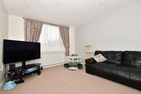 29 Roycroft Close, London, E18 1DZ