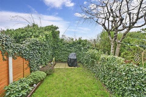 29 Roycroft Close, London, E18 1DZ
