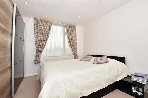 3 bedroom terraced house for sale - Roycroft Close, London