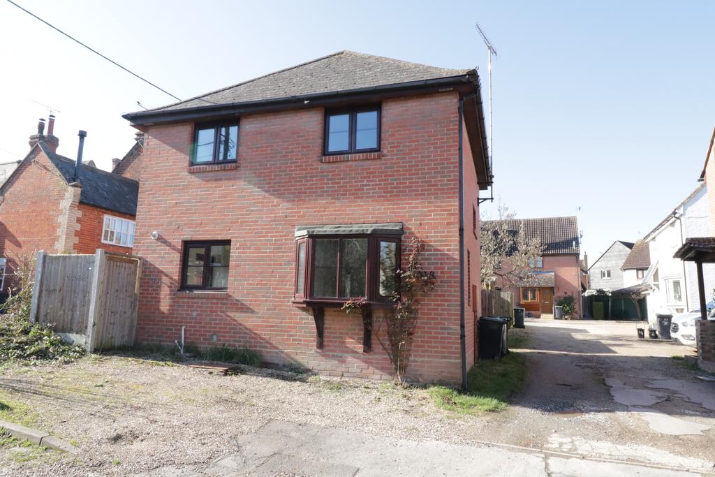 Normansfield, Dunmow Cm6 3 Bed Detached House - £1,300 Pcm (£300 Pw)