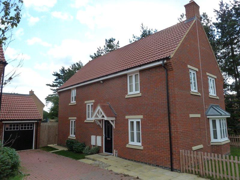 Plantation Way, Red Lodge, Suffolk, IP28 4 bed detached house £1,500
