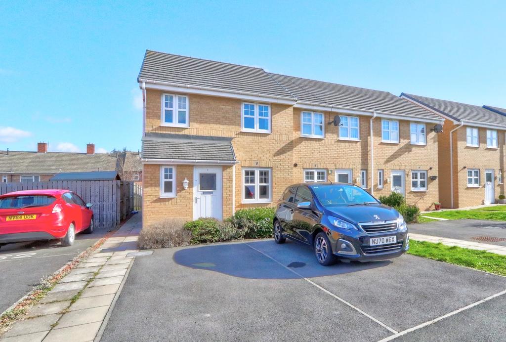New Earswick Street... 3 bed semidetached house £125,000