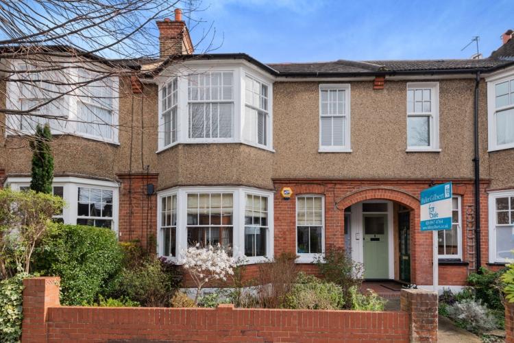 Panmuir Road London SW20 2 bed apartment £1,950 pcm (£450 pw)