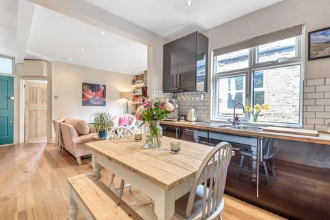 21b Treport Street, London, SW18 2BW