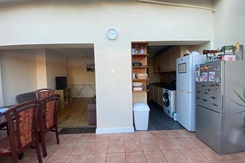 20 Runnymede Gardens, Greenford, UB6 8SX