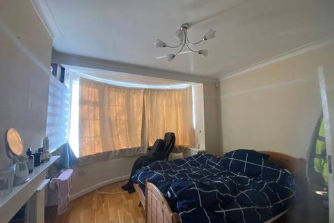 20 Runnymede Gardens, Greenford, UB6 8SX