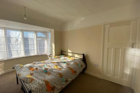 20 Runnymede Gardens, Greenford, UB6 8SX