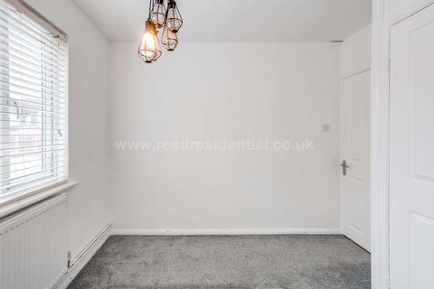 3 Plas Newydd Close, Southend-on-sea, SS1 3AH