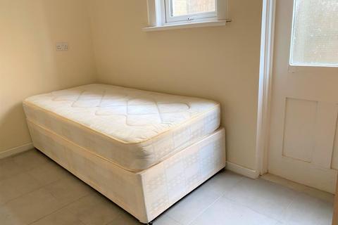 1 bedroom in a house share to rent - Lyndhurst Road, N22