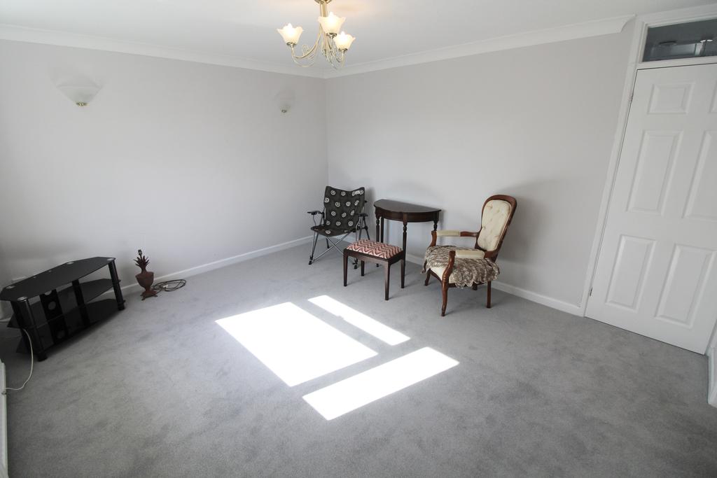 Vermont Grove, Peterborough, PE3 2 bed flat £825 pcm (£190 pw)