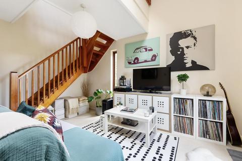 60 Alterton Close, Woking, GU21 3DD